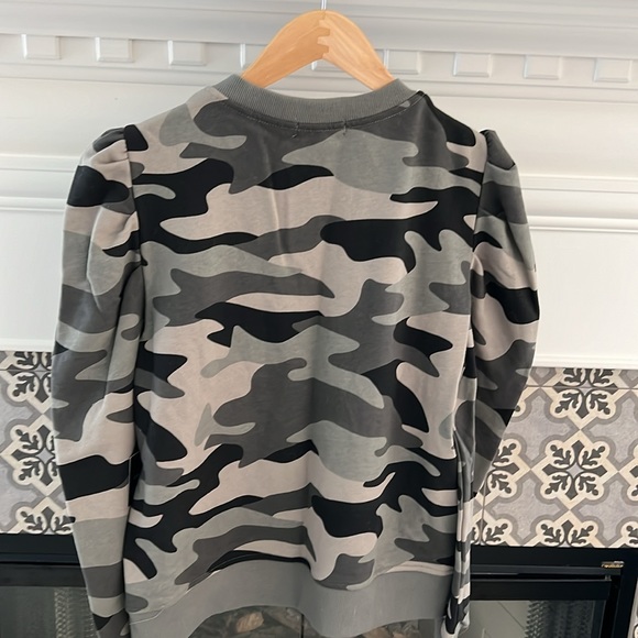 RARE NWT Cynthia Rowley Camo Puff Sleeve sweater sweatshirt top M - Picture 4 of 4